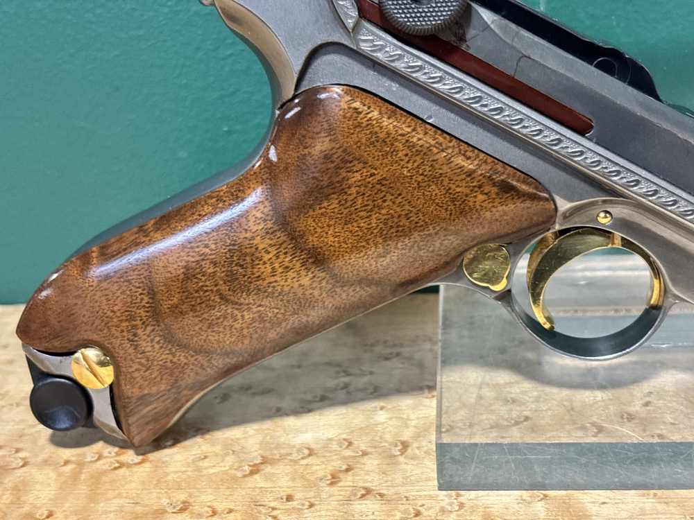 DWM P08 Engraved Luger Iron Cross Edition 9mm Limited Run -img-8