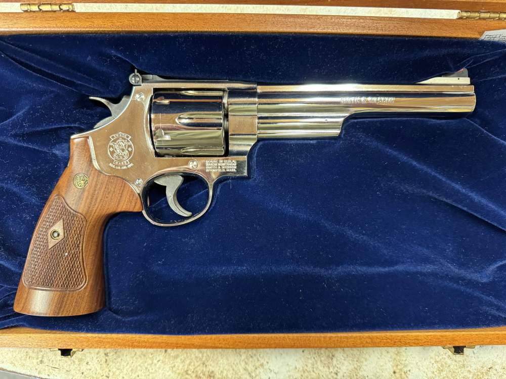 SMITH & WESSON 29 50TH ANNIVERSARY NICKLE 44 MAG IN WOOD CASE MFR 2006-img-1