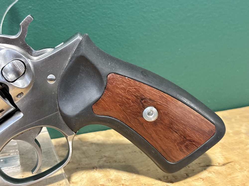 Ruger Stainless GP100 .357 Mag 4" Wood Panel Rubber Grips -img-11