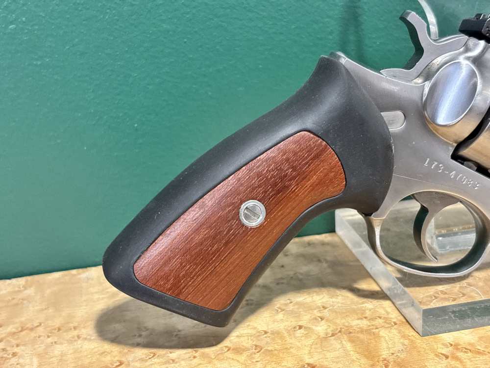 Ruger Stainless GP100 .357 Mag 4" Wood Panel Rubber Grips -img-1