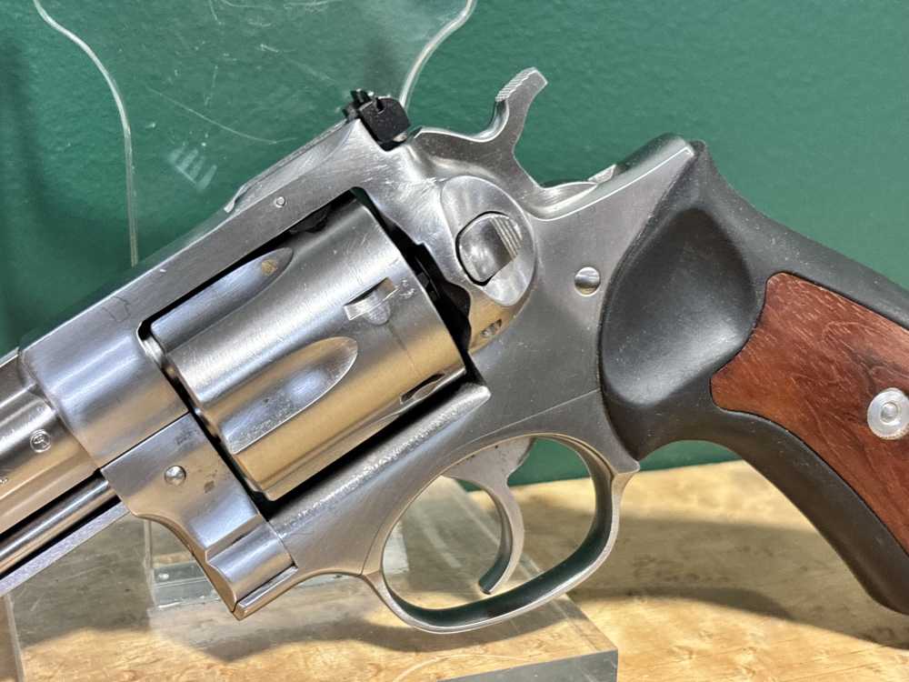 Ruger Stainless GP100 .357 Mag 4" Wood Panel Rubber Grips -img-8
