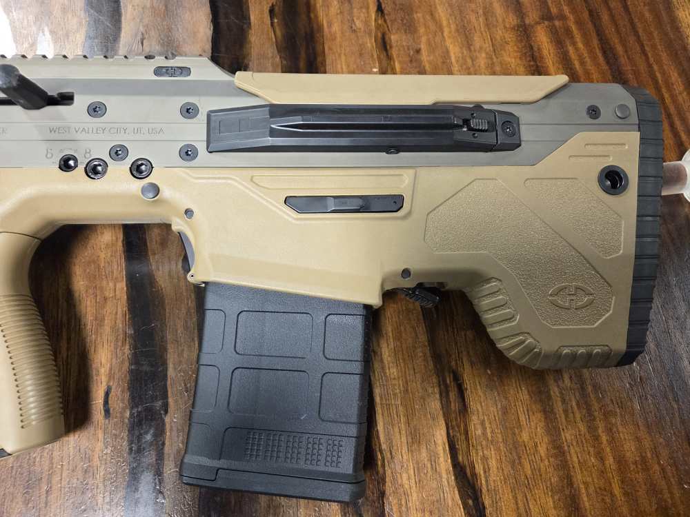 DesertTech MDRX 7.62x51 FDE 18" Bullpup Like New-img-9