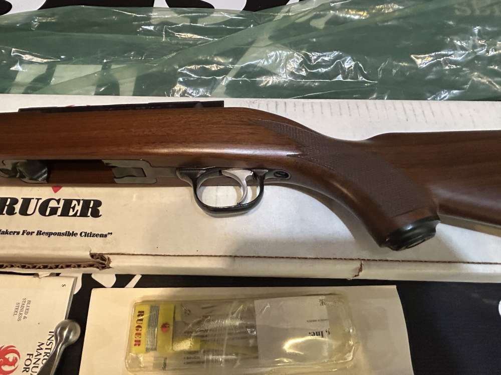 Ruger 77-17 RM 17HMR like new in box -img-13