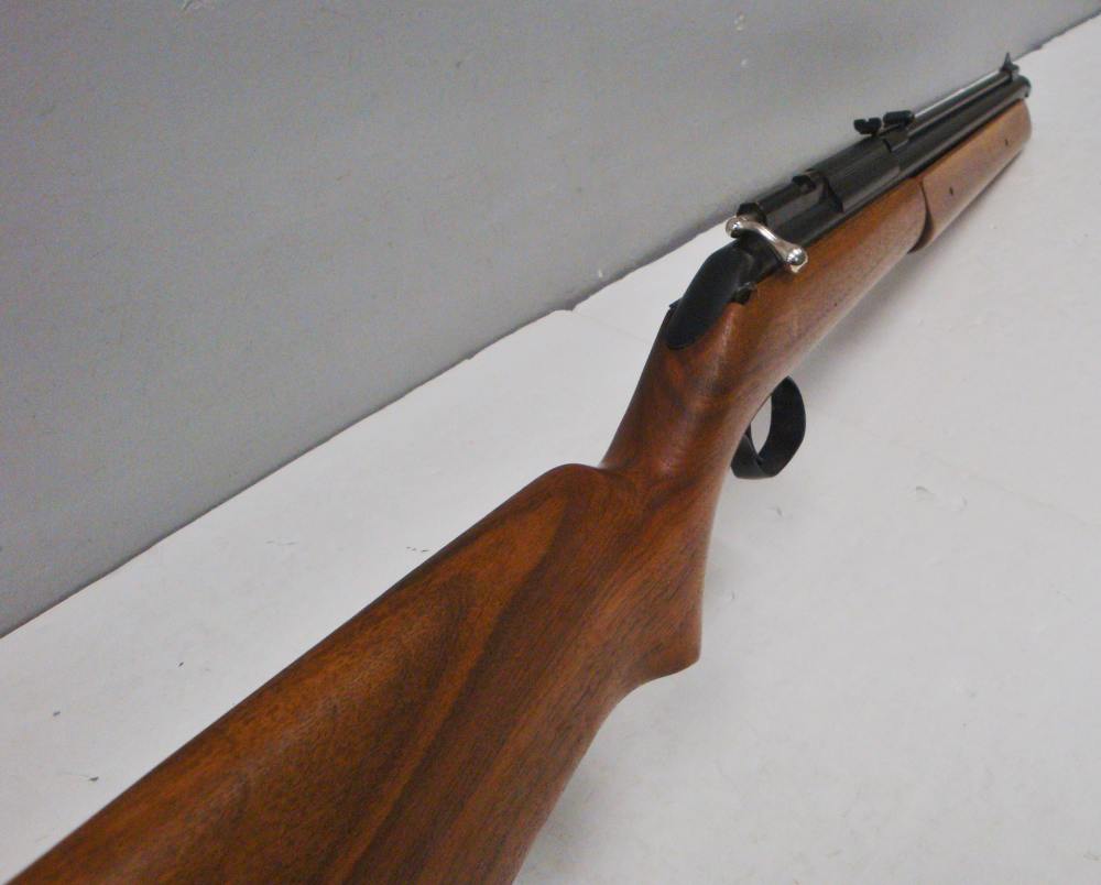 Sheridan Model  Blue Streak 5MM Walnut Air Rifle -img-17