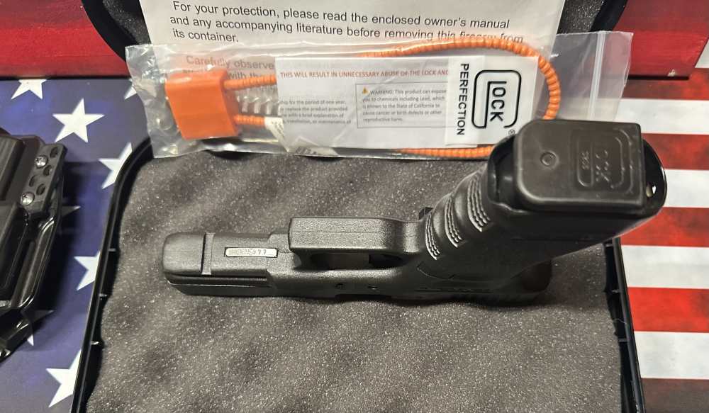 Nice Glock 22 Gen 3 40 Smith & Wesson Semi Auto 15+1 Box & Papers & Holster-img-5