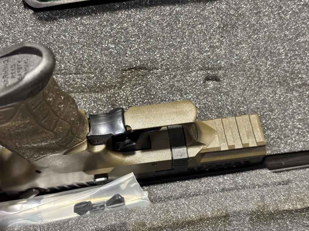 Walther P22 OD Green .22 Lr Semi Auto Pistol 3.5" w/ Orig Box & 2 mags-img-6