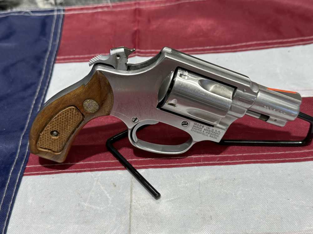 Smith & Wesson Model 60 38spl with Factory Box-img-10