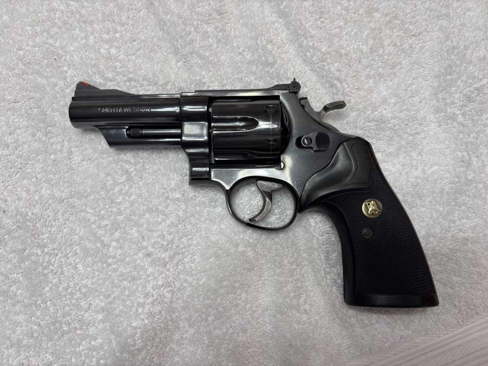 Smith and Wesson Model 29-2 Revolver-img-1