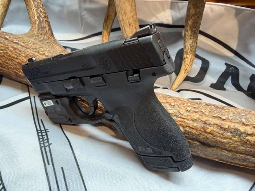 Smith & Wesson M&P Shield M2.0 9mm Luger with Green Laserguard Pro-img-6