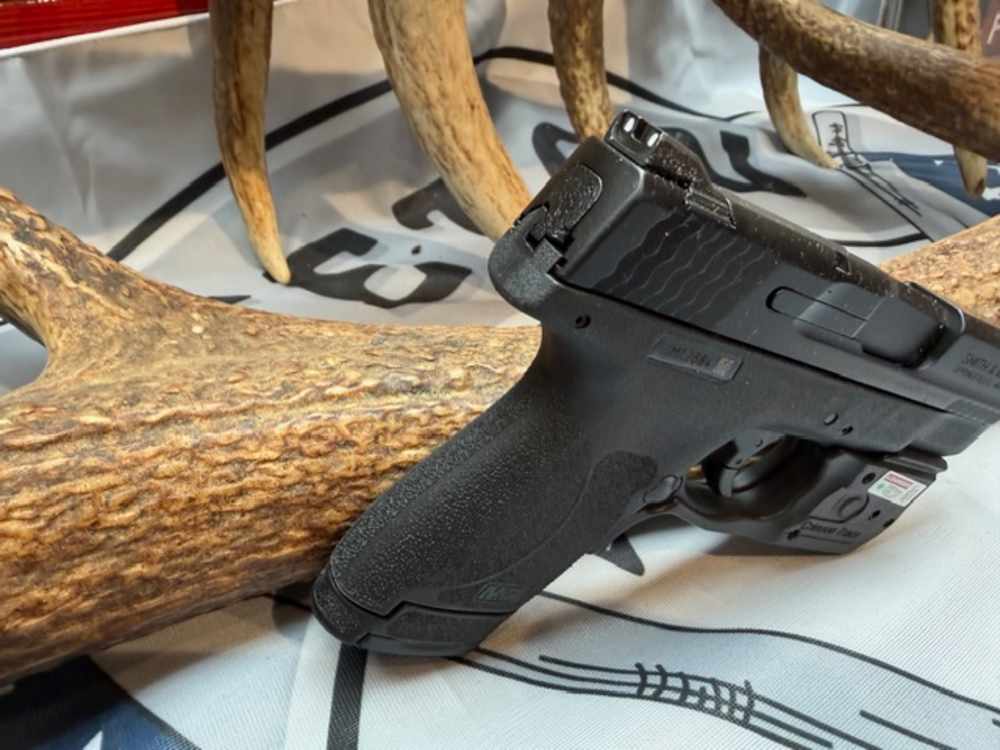 Smith & Wesson M&P Shield M2.0 9mm Luger with Green Laserguard Pro-img-1