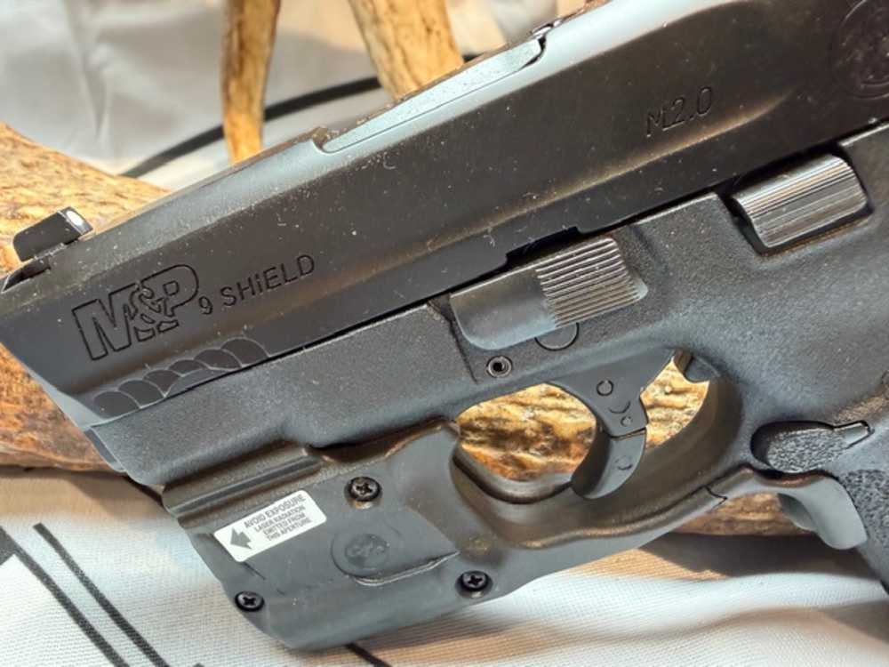 Smith & Wesson M&P Shield M2.0 9mm Luger with Green Laserguard Pro-img-7