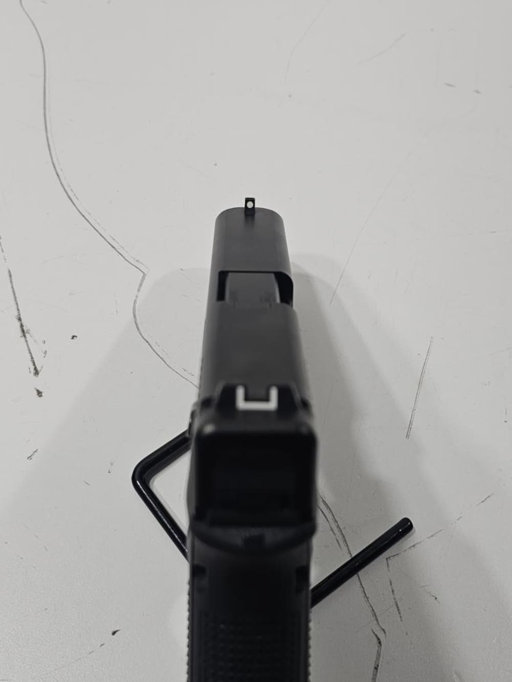 Glock 17 Gen 5 9MM with one magazine-img-4