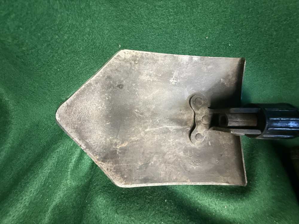 WWII US M1943 Folding Shovel Ames 1944 1945 Cover Carrier Kesler WW2 E-Tool-img-1