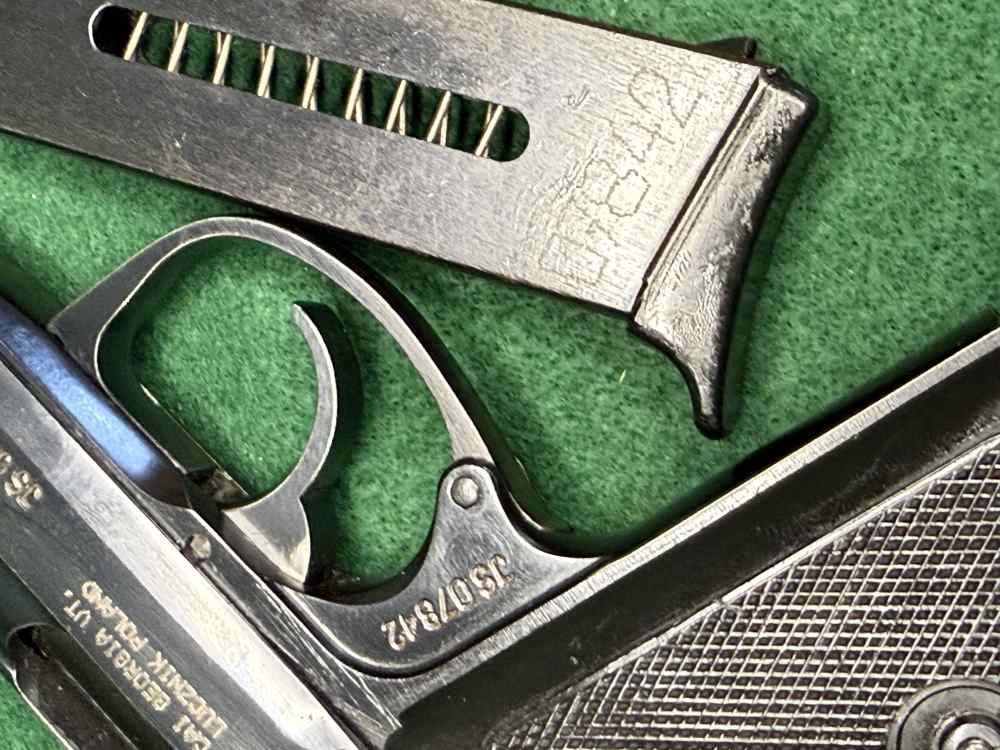 Polish Radom P-64 9x18 Makarov 1971 Military Pistol C&R + 2 Mags & Leather -img-1