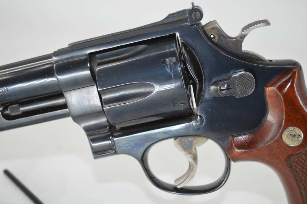 Smith & Wesson 25-5 45 colt 6 shot Revolver Classic Wheel gun -img-5