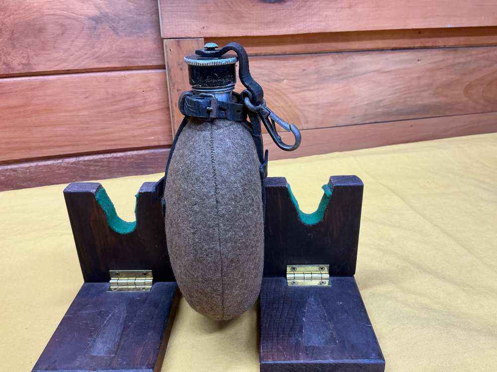 WWII GERMAN ARMY CANTEEN-img-3