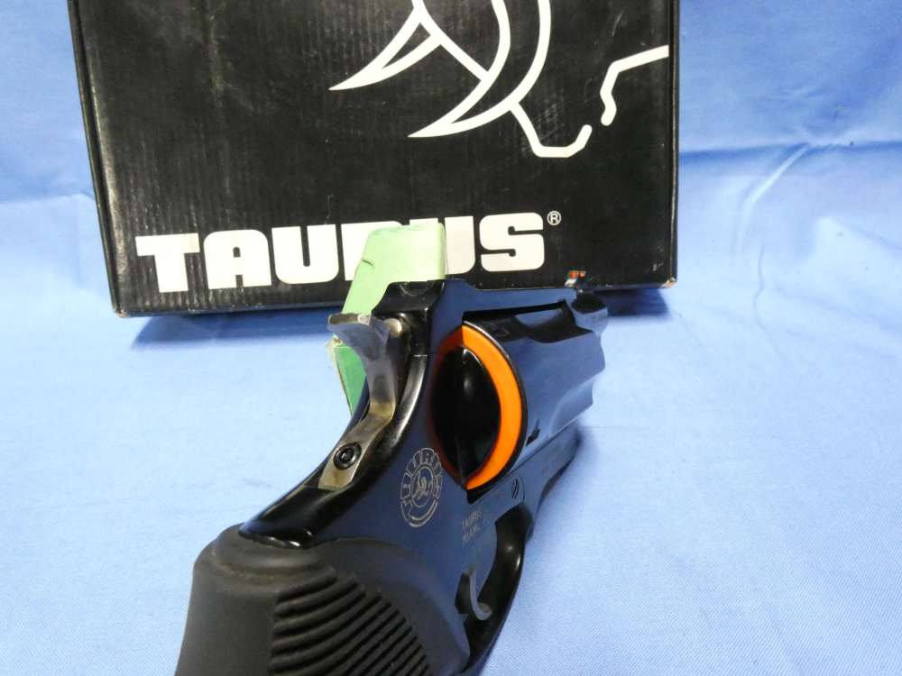 TAURUS JUDGE PUBLIC DEFENDER .45C/.410 2" W/BOX *NO RESERVE*-img-7