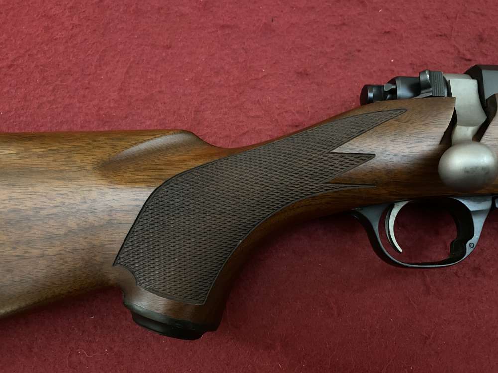 Excellent Ruger M77 Hawkeye African .375 Ruger 23" Walnut blued 07129-img-13