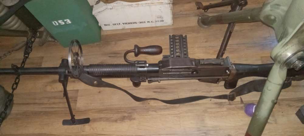 Good M1922 Hotchkiss light Machine gun with A.A. sight feed strip, sling-img-0