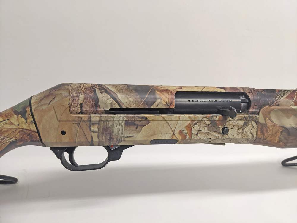 2002 Benelli Super Black Eagle 12GA 28" 3 1/2" Advantage Timber SBE SBE1-img-1