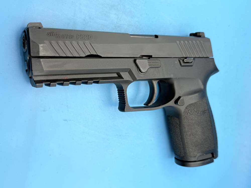 Sig Sauer P320 .40S&W Police P-320 40 S&W Night Sights 3 magazines-img-6