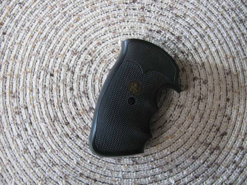 Pachmayr "Gripper" grips for Colt Python revolvers-img-0
