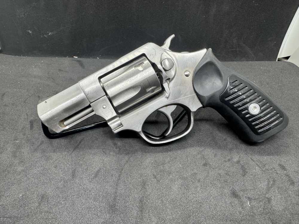 Ruger SP101 stainless snub nose in Very Good condition!-img-3