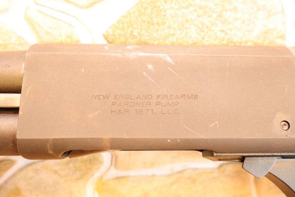H&R 1871 PARDNER PUMP-ACTION 12 GAUGE SHOTGUN-img-8