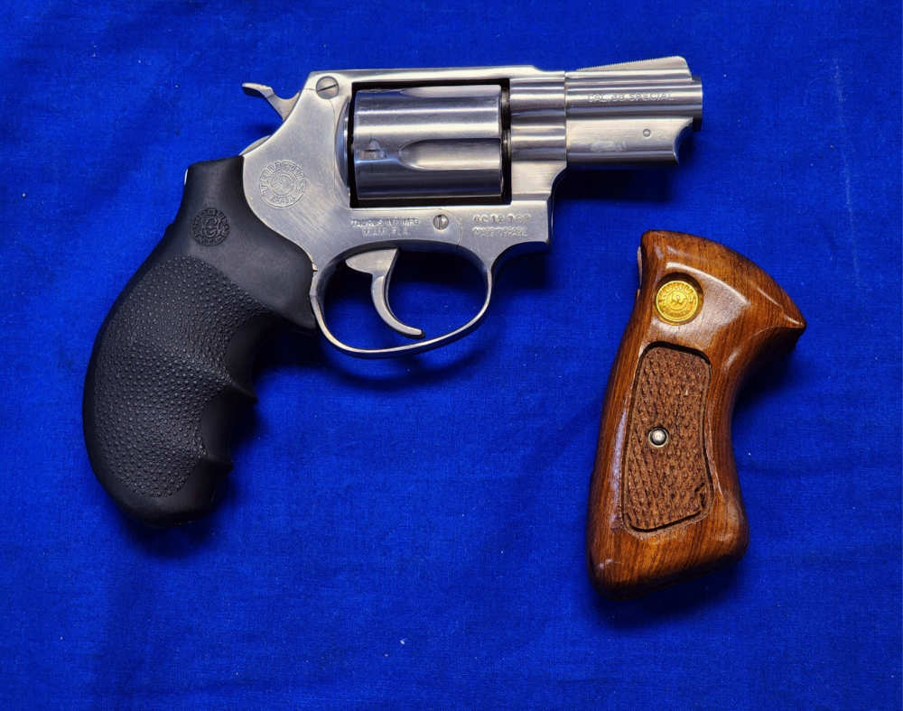 TAURUS MODEL 85 .38 SPL 2" 5-SHOT STAINLESS - W/ XTRA GRIPS-img-0
