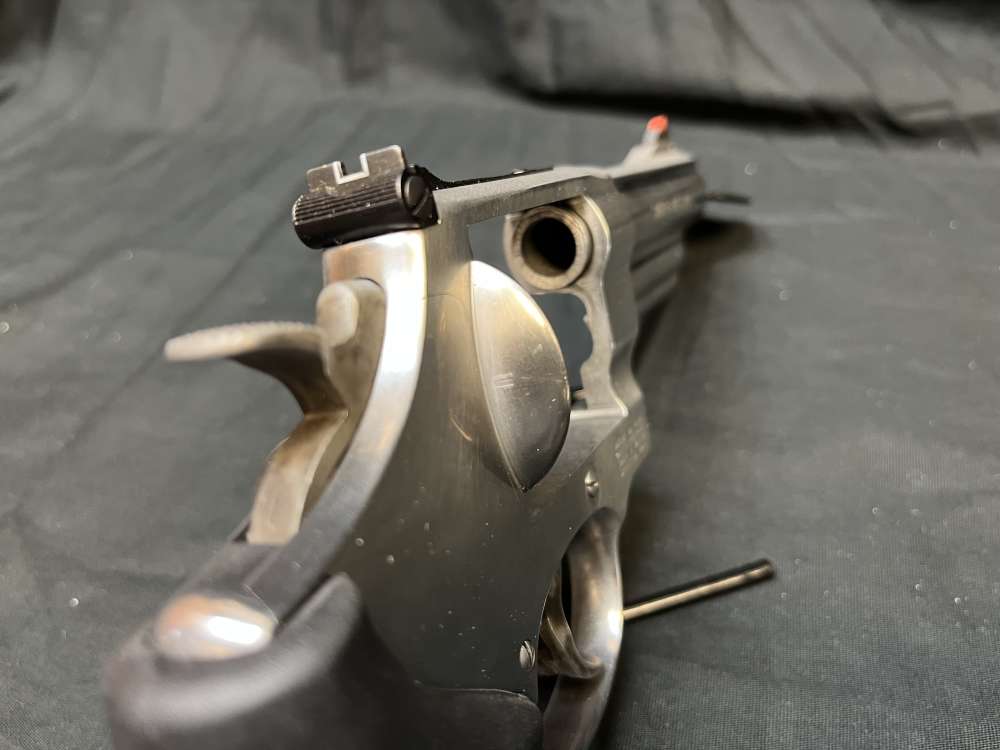 NEW Smith & Wesson 629 44mag 4" Smith and Wesson Revolver 44 MAG 629-6-img-12