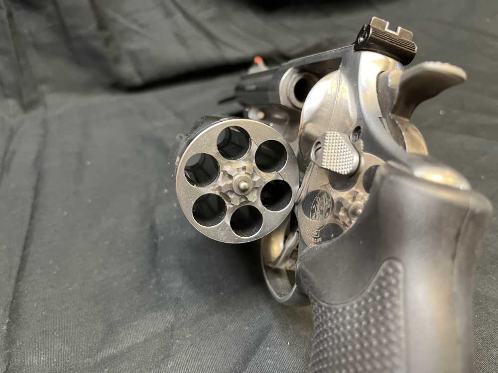 NEW Smith & Wesson 629 44mag 4" Smith and Wesson Revolver 44 MAG 629-6-img-10