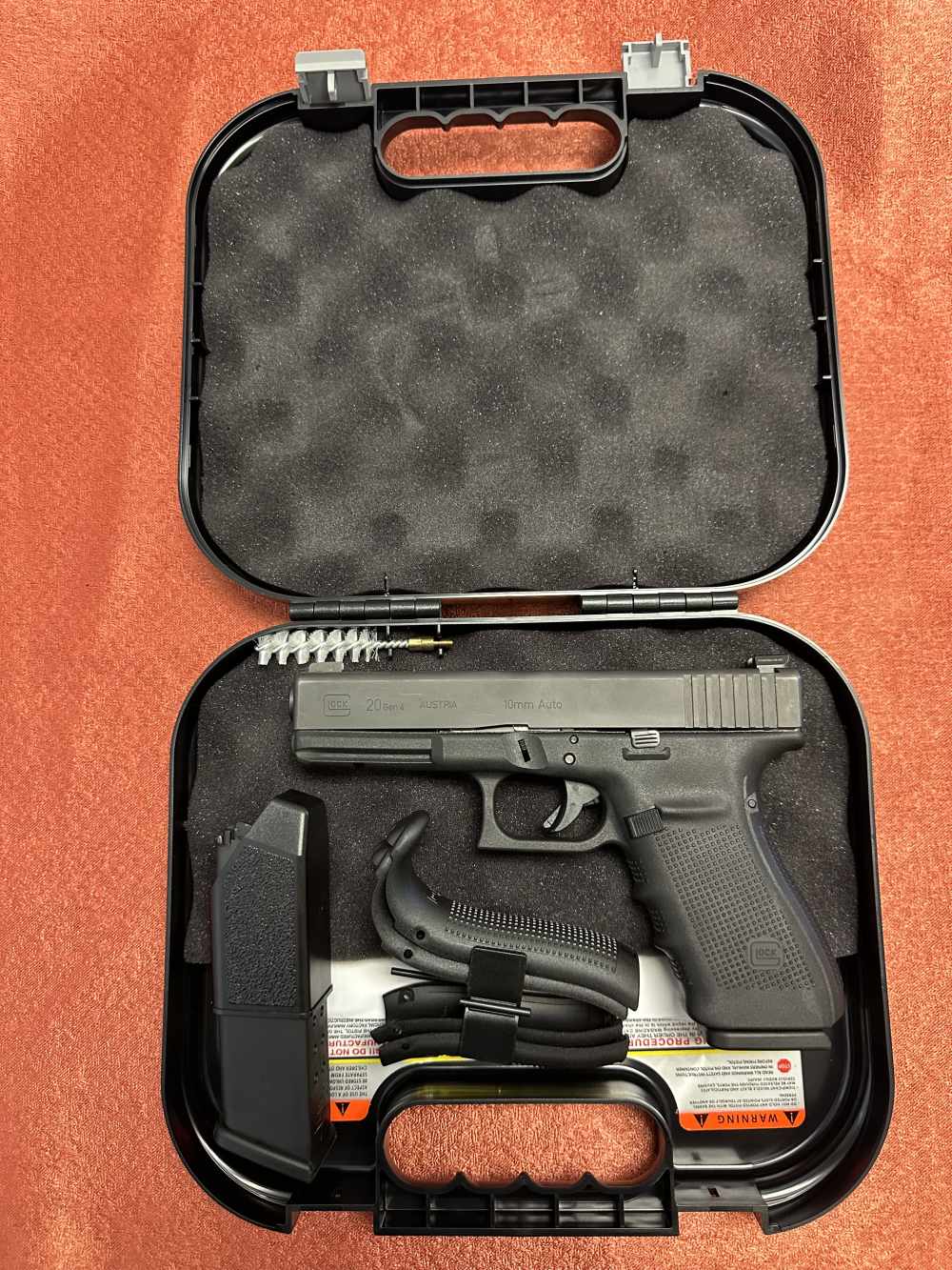 Like New!  Glock G20 GEN4 10mm Pistol with Case and 3 Magazines-img-1