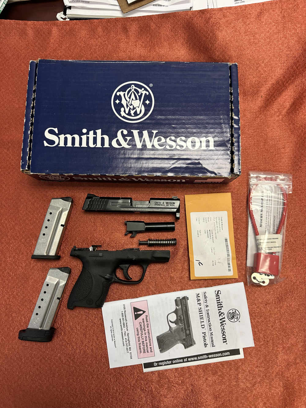 Like new, with Box Smith & Wesson M&P 40 Shield .40S&W-img-1