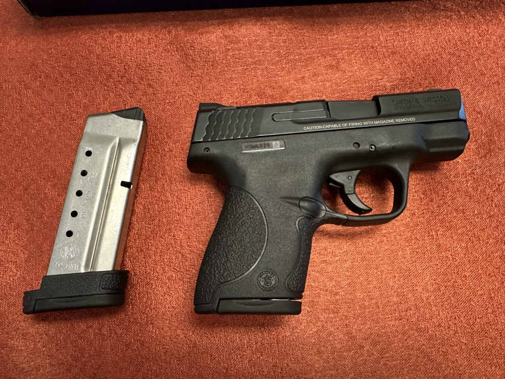 Like new, with Box Smith & Wesson M&P 40 Shield .40S&W-img-10