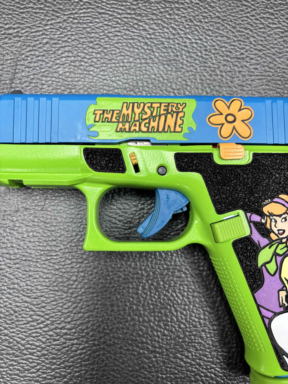 DAKOTA BANDIT GLOCK 43X “SCOOBY-DOO” 9MM. NO RESERVE -img-6