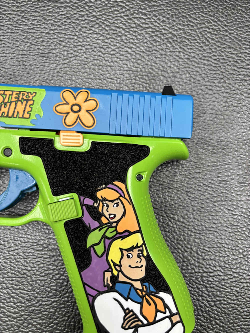 DAKOTA BANDIT GLOCK 43X “SCOOBY-DOO” 9MM. NO RESERVE -img-14