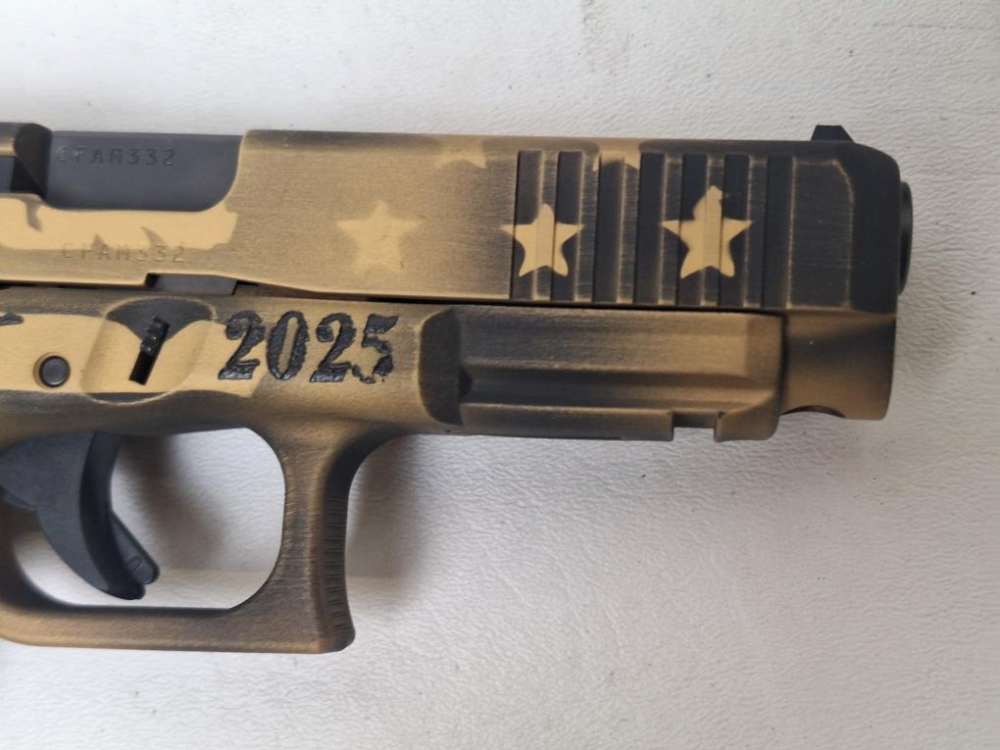 Glock 47 9x19 Trump 2025 Edition Gold and Black-img-2