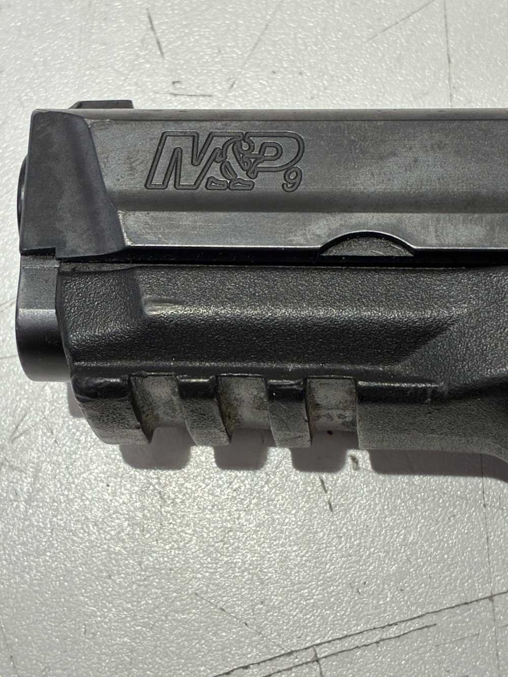 Smith & Wesson M&P 9 9mm Semi Auto Pistol-img-2