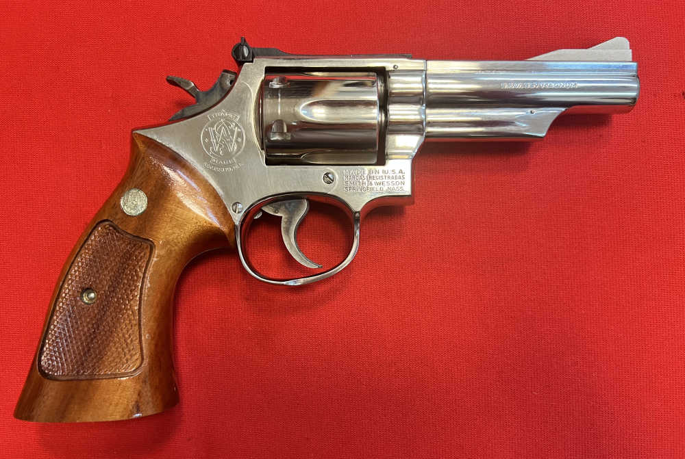 S&W 357 mag Model 19 - 3 NICKEL 4" w Target Grips Pinned & Recessed NICE-img-4