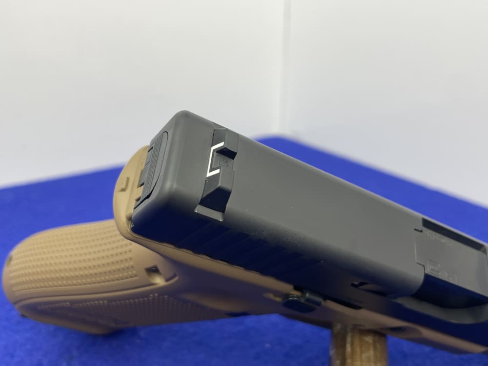 Glock 17 Gen 5 9mm 4.49" FDE/Black *AMAZING APOLLO CUSTOM CERAKOTE FRAME*-img-29