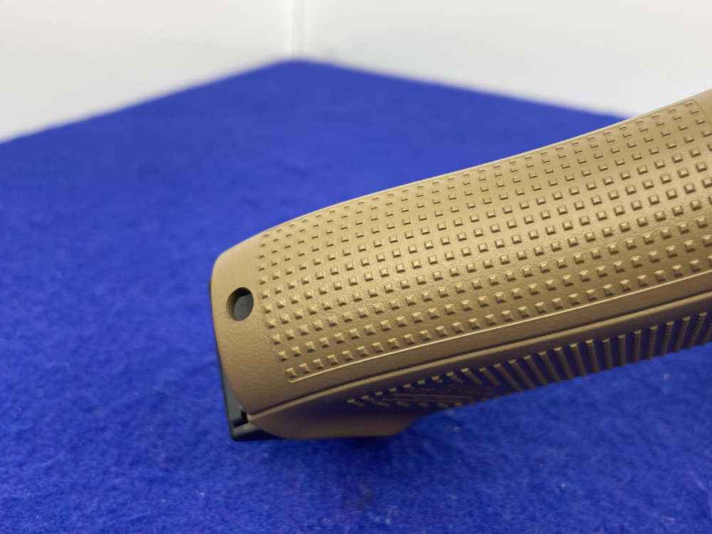 Glock 17 Gen 5 9mm 4.49" FDE/Black *AMAZING APOLLO CUSTOM CERAKOTE FRAME*-img-26