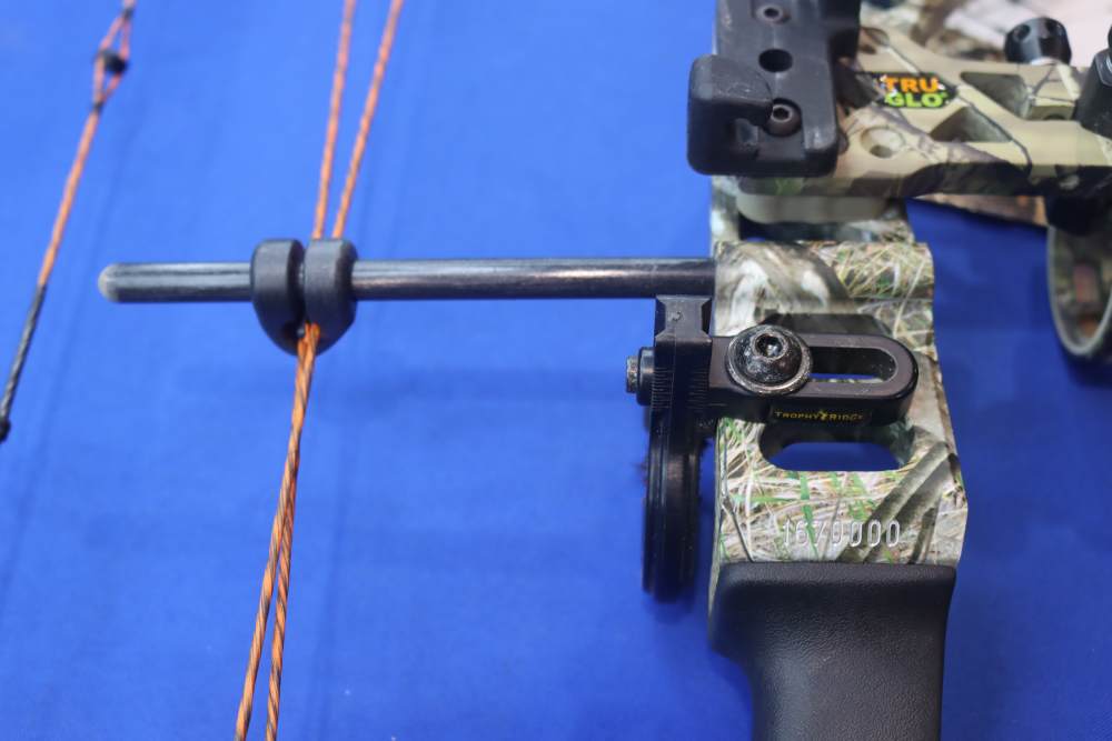 Mathews Mission Ballistic Compound Bow Camo Hunting Package SKB Case Arrows-img-15