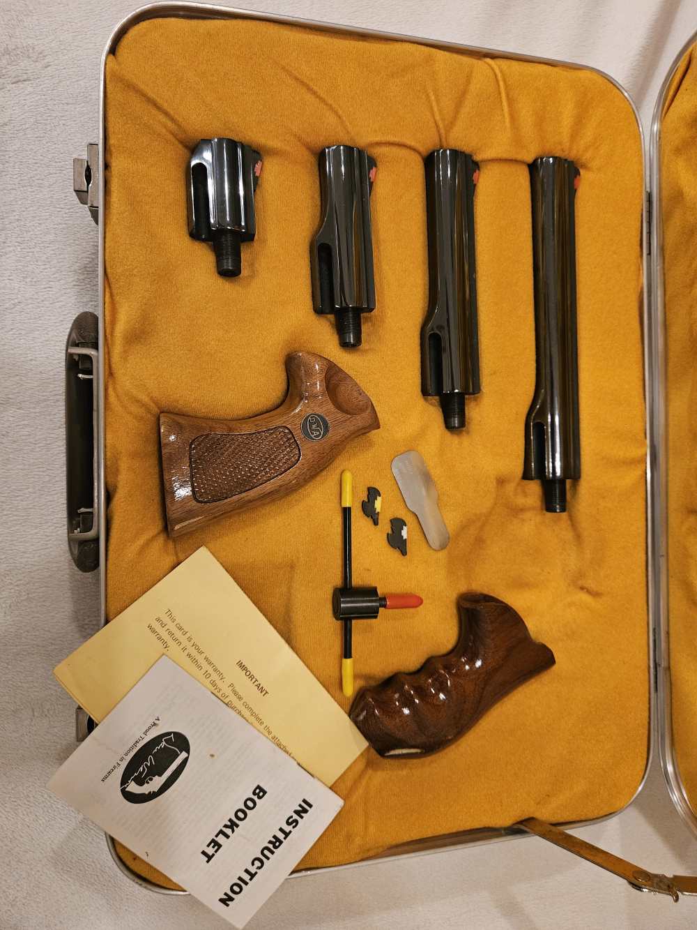 Dan Wesson 22lr Pistol Pac 2,4,6,8" barrels & assesscories -img-18