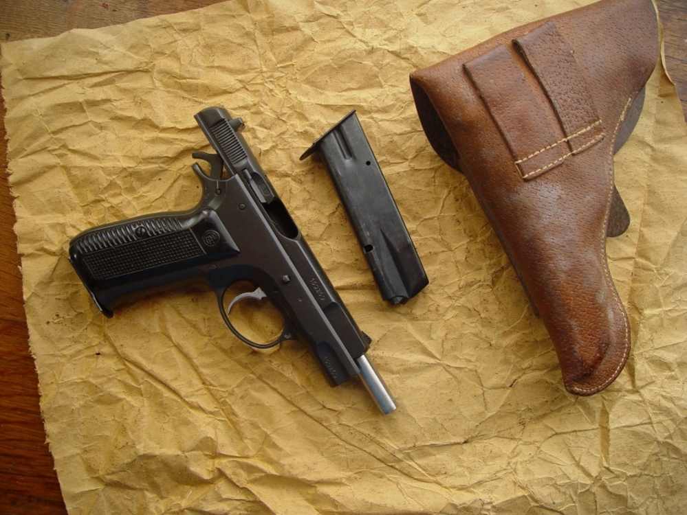 1986 CZ-75 earlly CZ75 Pre B w/ hoster and 2x mags 9mm surplus pistol-img-18