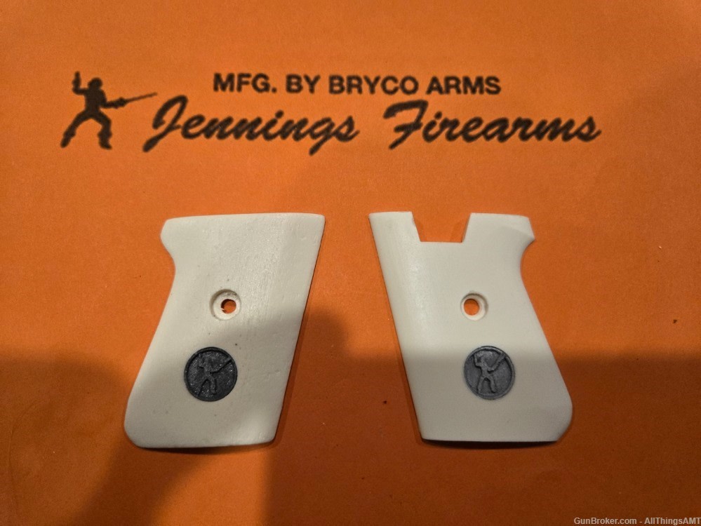 Bryco Arms Jennings J22 J25 Smooth Grips (New Model Flip Safety) w/Meds-img-1