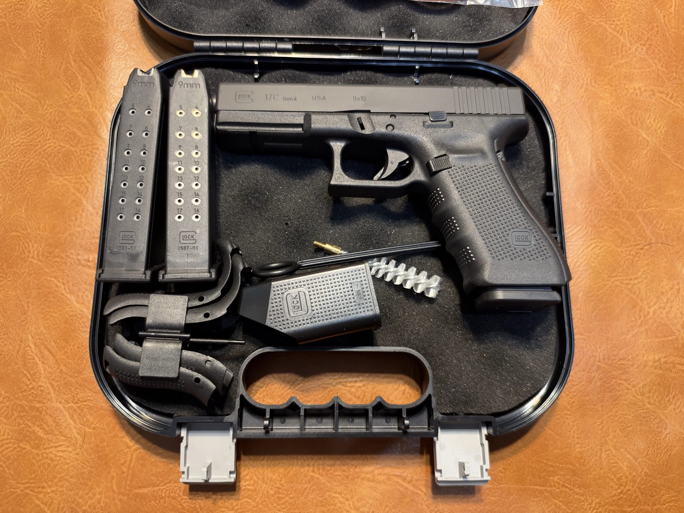 Glock 17C Gen 4 9mm Compensated Pistol 4.49in 17 Round-img-0