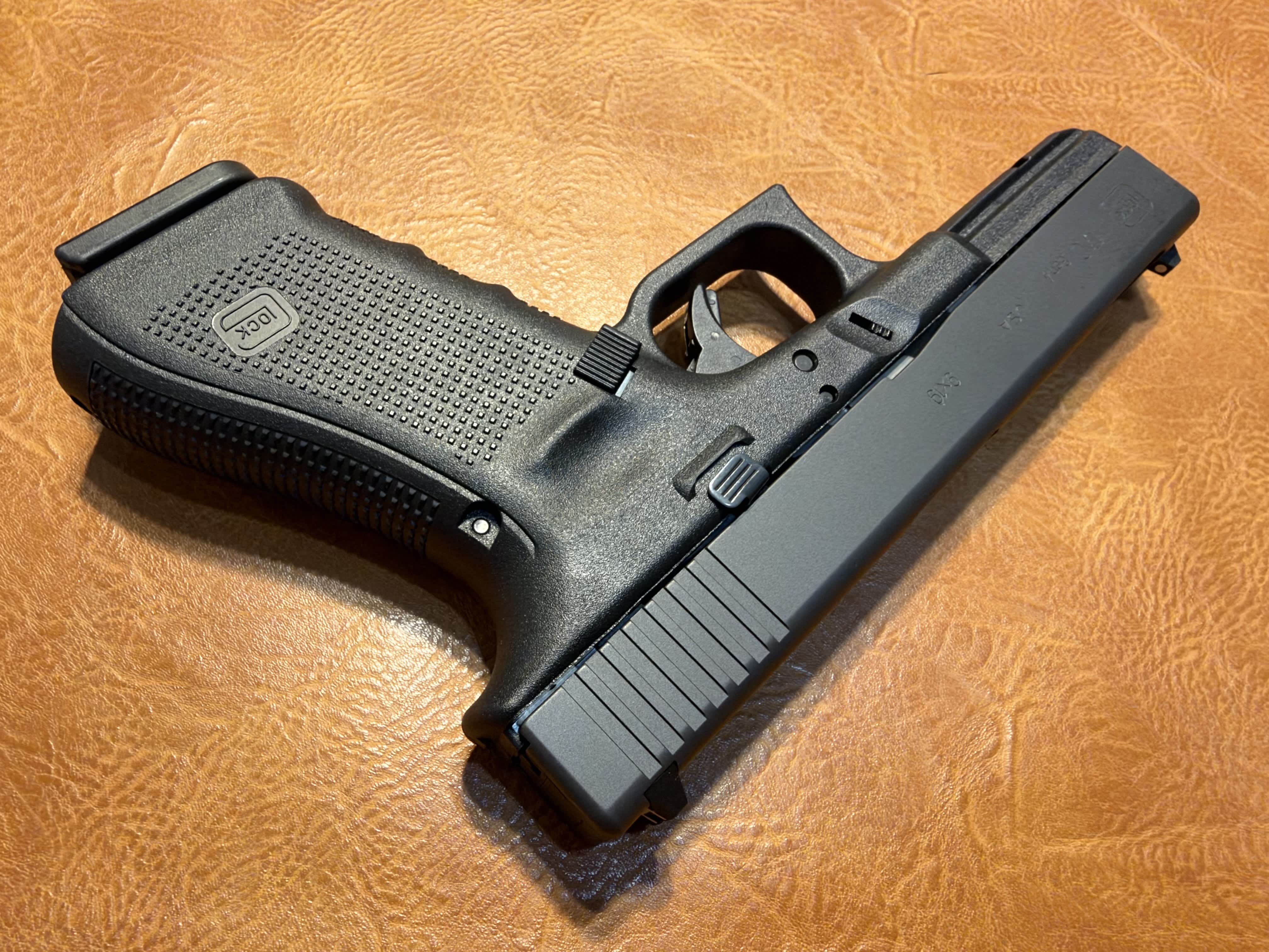 Glock 17C Gen 4 9mm Compensated Pistol 4.49in 17 Round-img-6