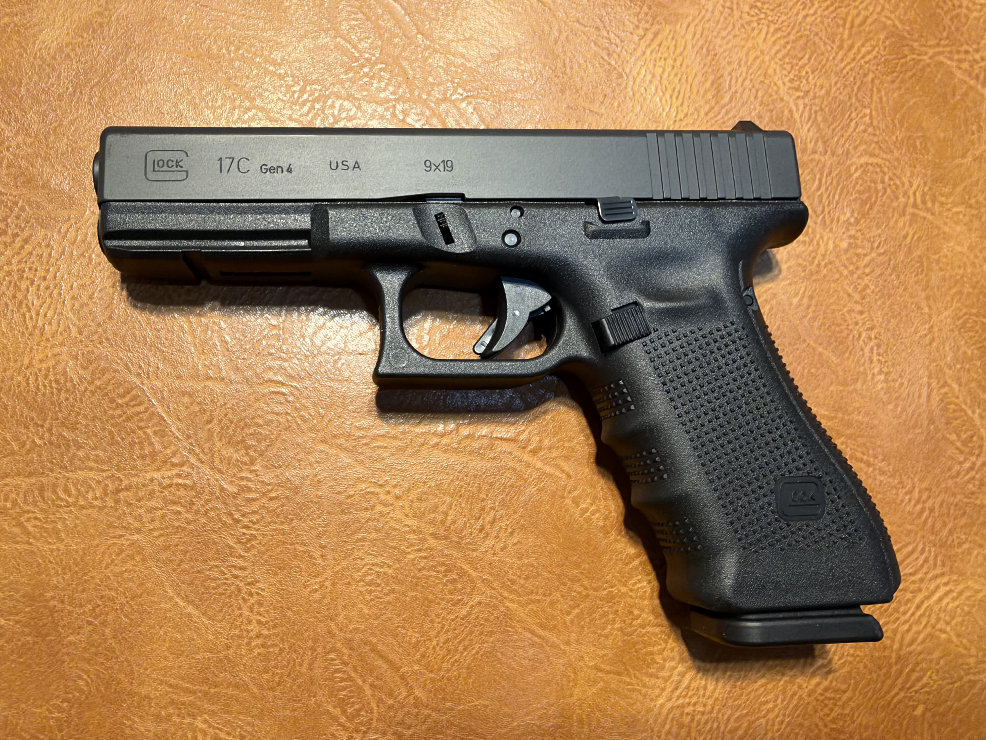 Glock 17C Gen 4 9mm Compensated Pistol 4.49in 17 Round-img-1