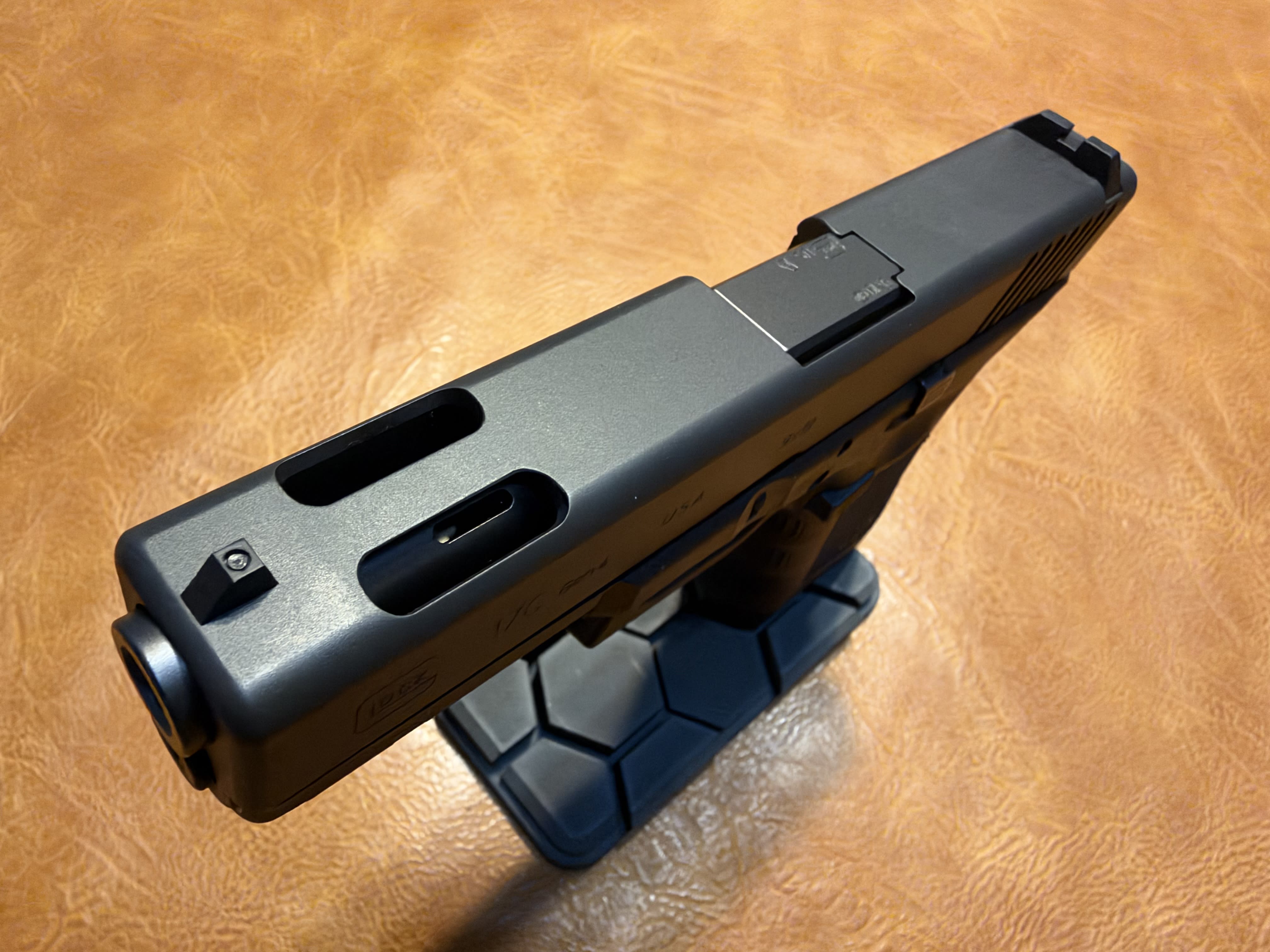 Glock 17C Gen 4 9mm Compensated Pistol 4.49in 17 Round-img-4