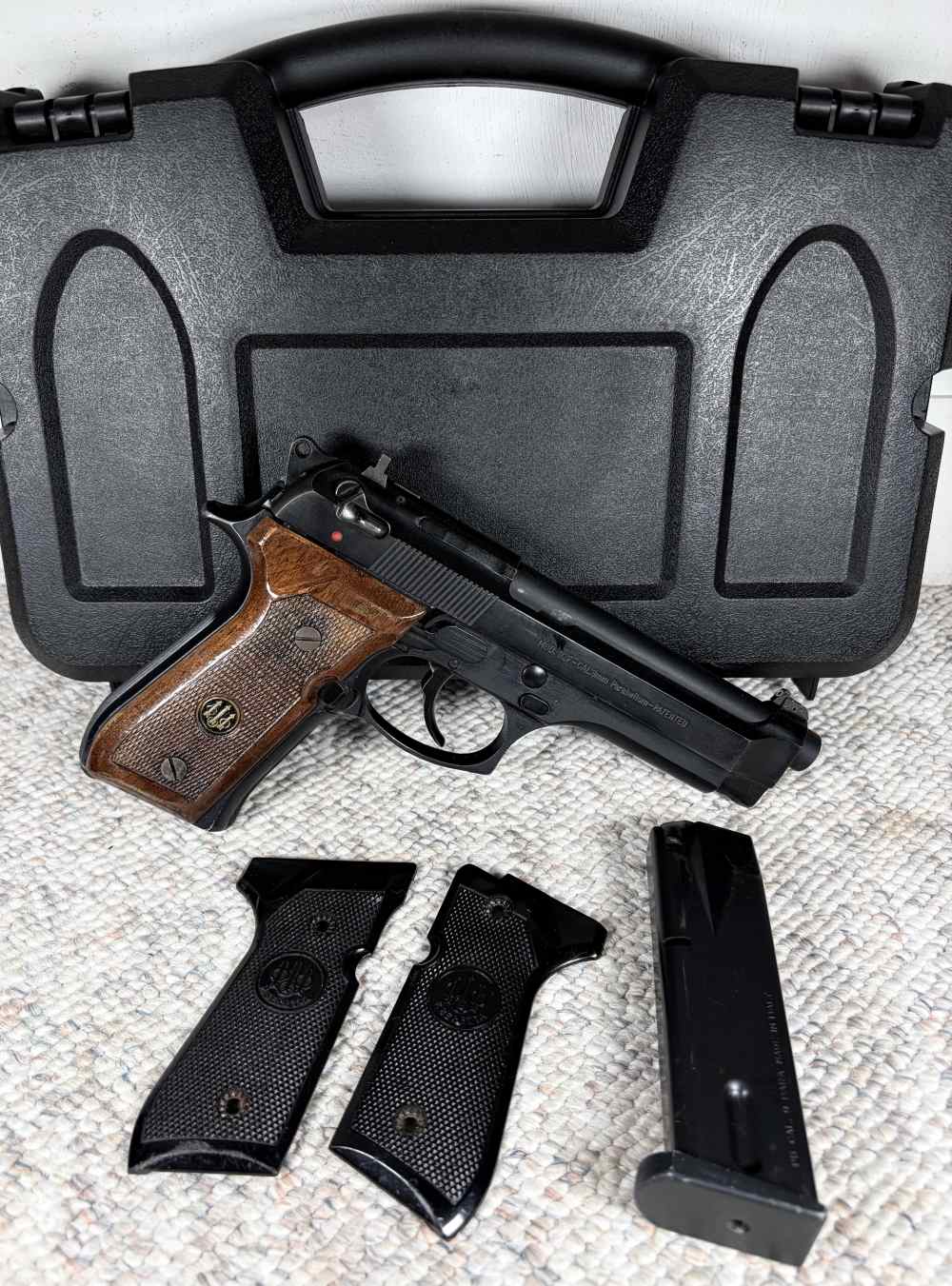 Beretta 92F M9 4.9” Pistol (1) mag, hard case, walnut and factory grips-img-0
